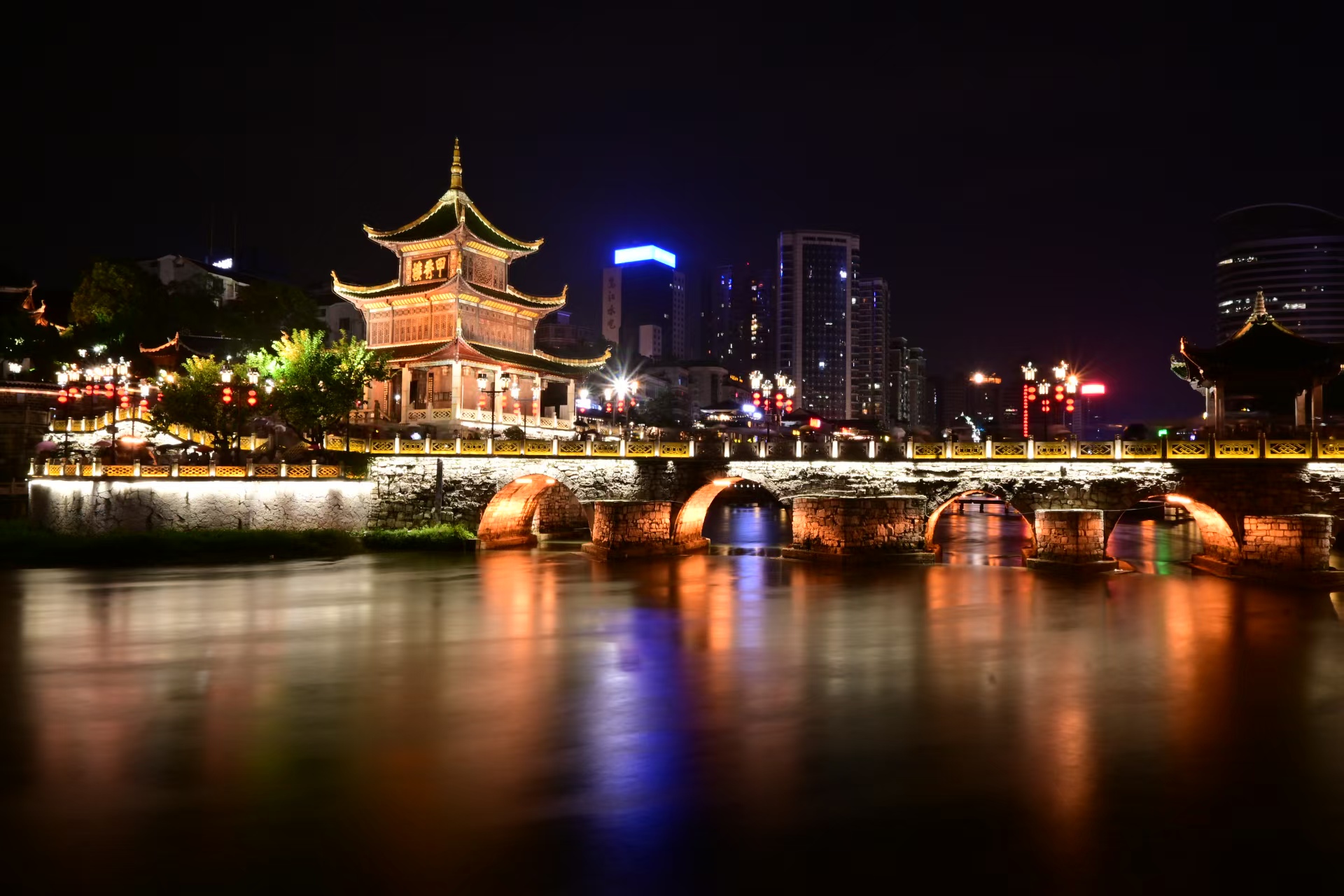 甲秀楼夜景